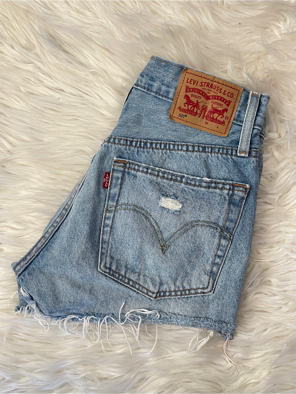 Levi’s 501 High Rise Distressed Light Wash Denim Cutoff Shorts Size 24